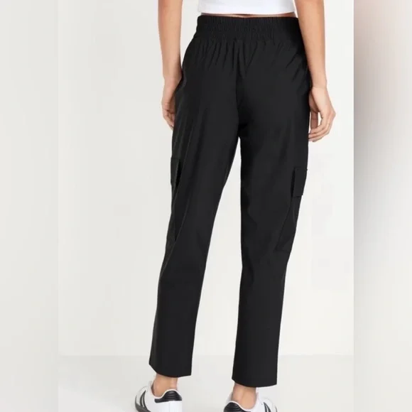 Old Navy Black Women's Joggers - Picture 3 of 15